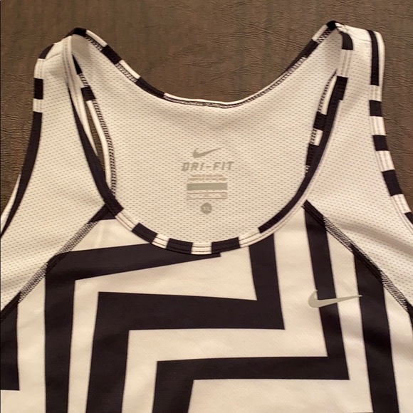 Nike Dry-Fit Tank Top - Picture 4 of 4